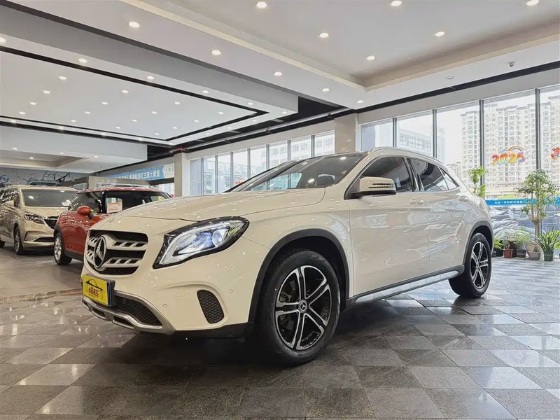 Mercedes-Benz GLA-Class