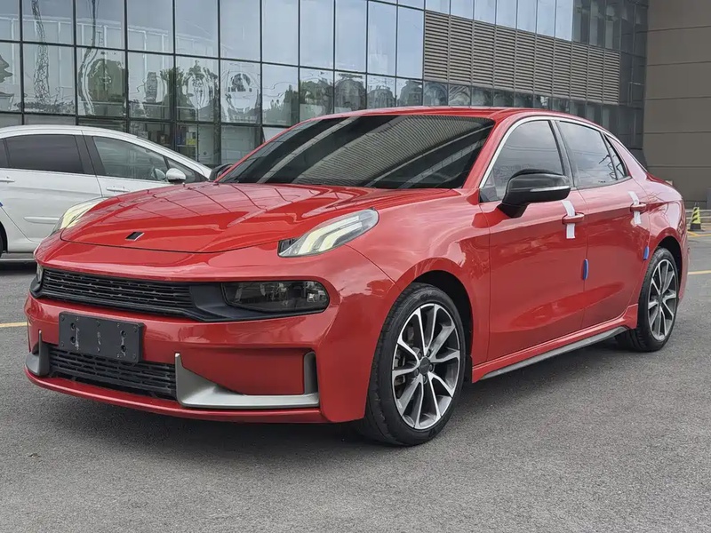 Lynk & Co 03