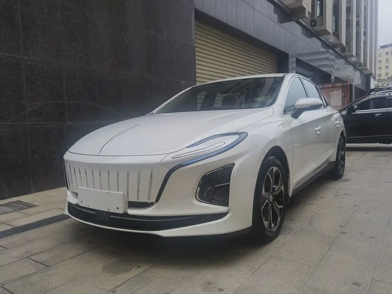 Hongqi E-QM5
