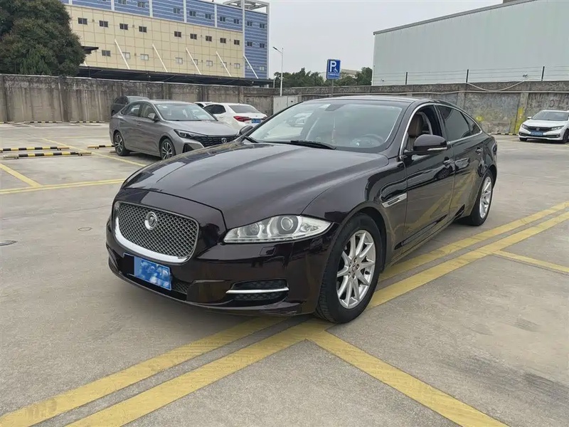 Jaguar XJ