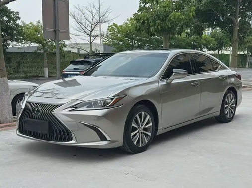 Lexus ES 2020
