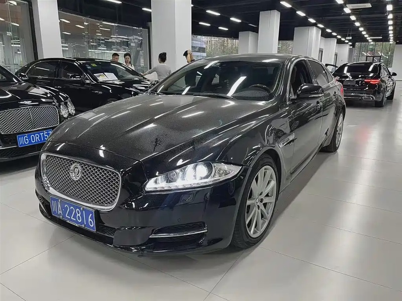 Jaguar XJ