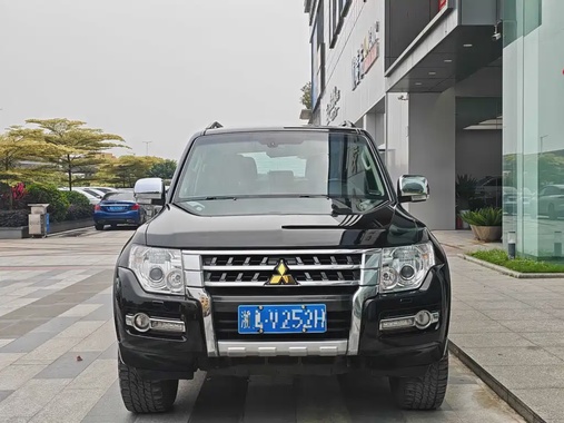 Mitsubishi Pajero 2015