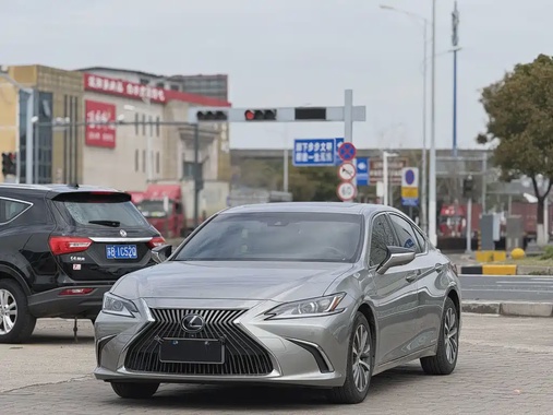 Lexus ES 2018
