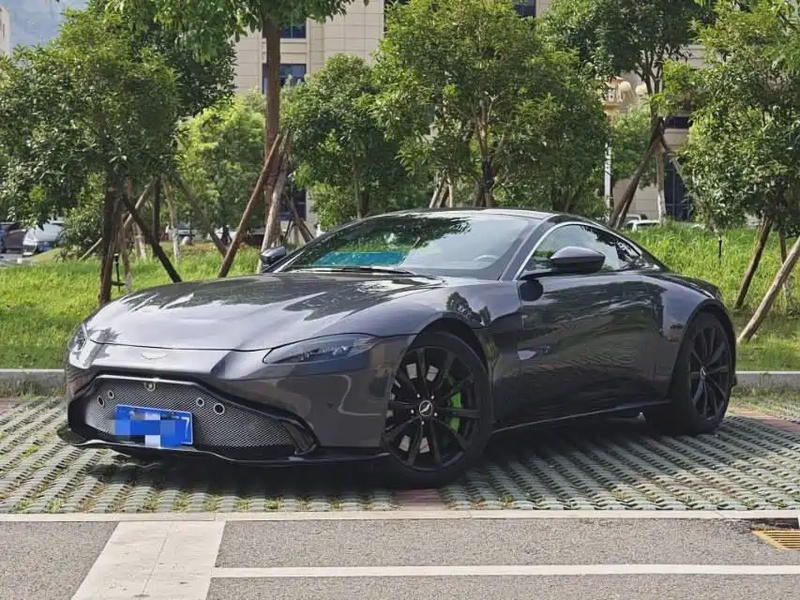 Aston Martin Vantage