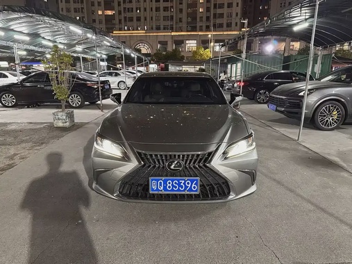 Lexus ES 2022