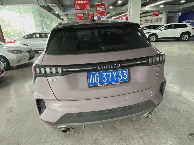 Lynk & Co 06