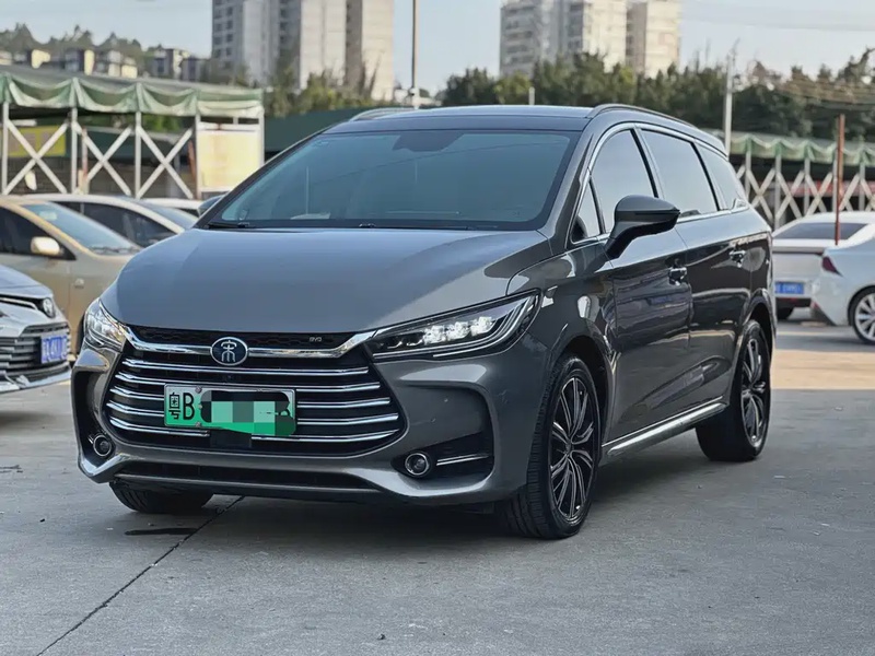 BYD MAX