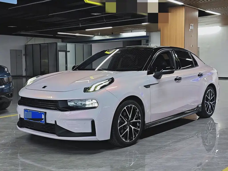 Lynk & Co 03