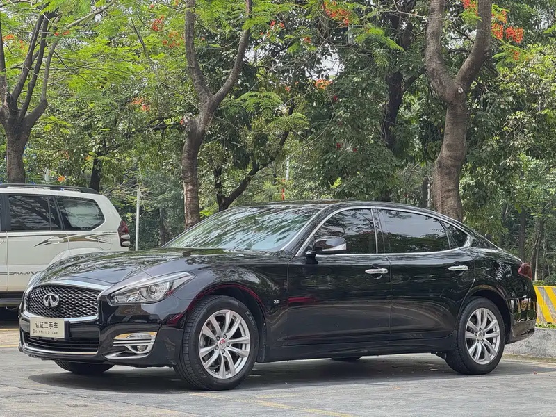 Infiniti Q70