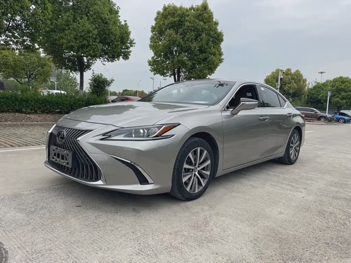 Lexus ES 2019