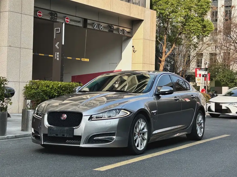 Jaguar XF
