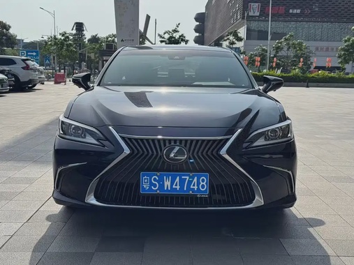 Lexus ES 2020