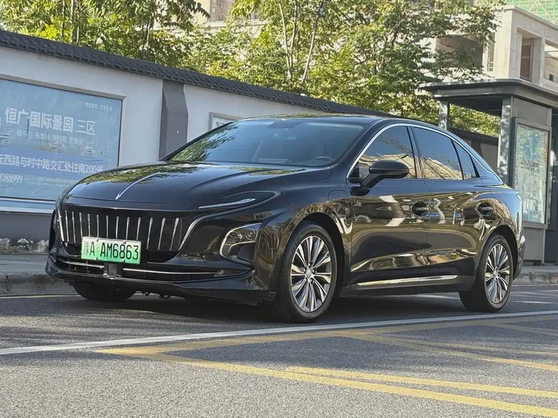 Hongqi E-QM5