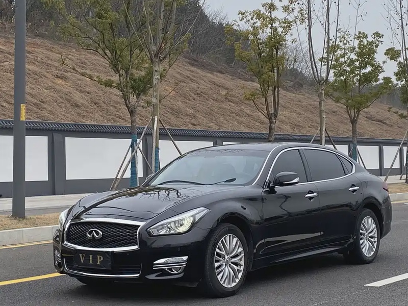 Infiniti Q70