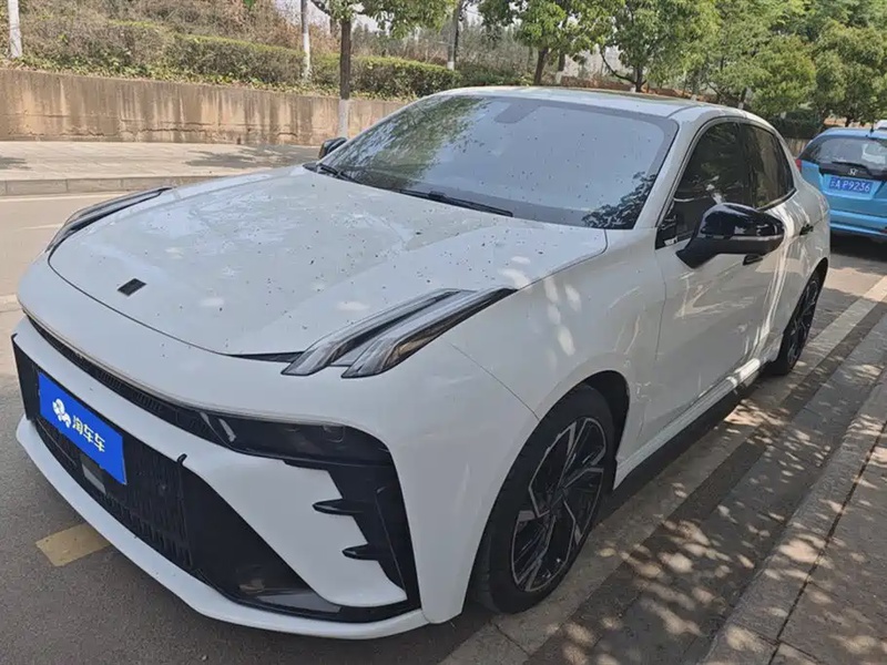 Lynk & Co 03