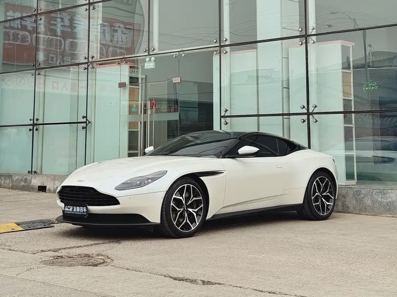 Aston Martin DB11