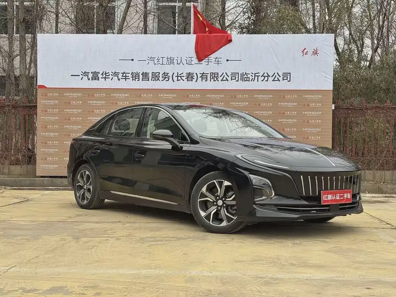 Hongqi E-QM5