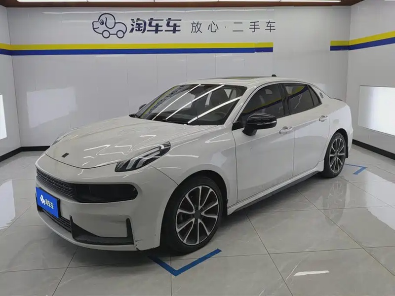 Lynk & Co 03