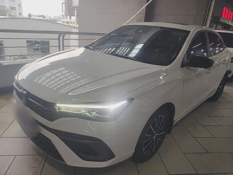 Roewe i5