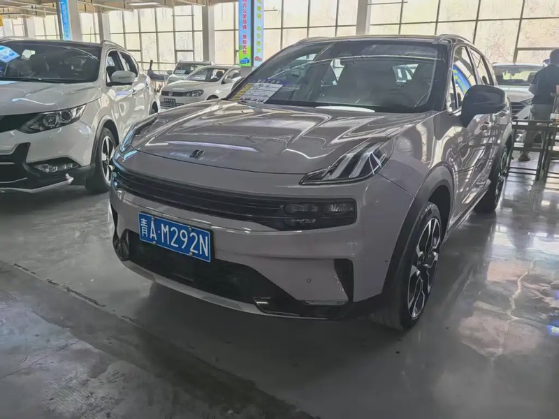 Lynk & Co 06