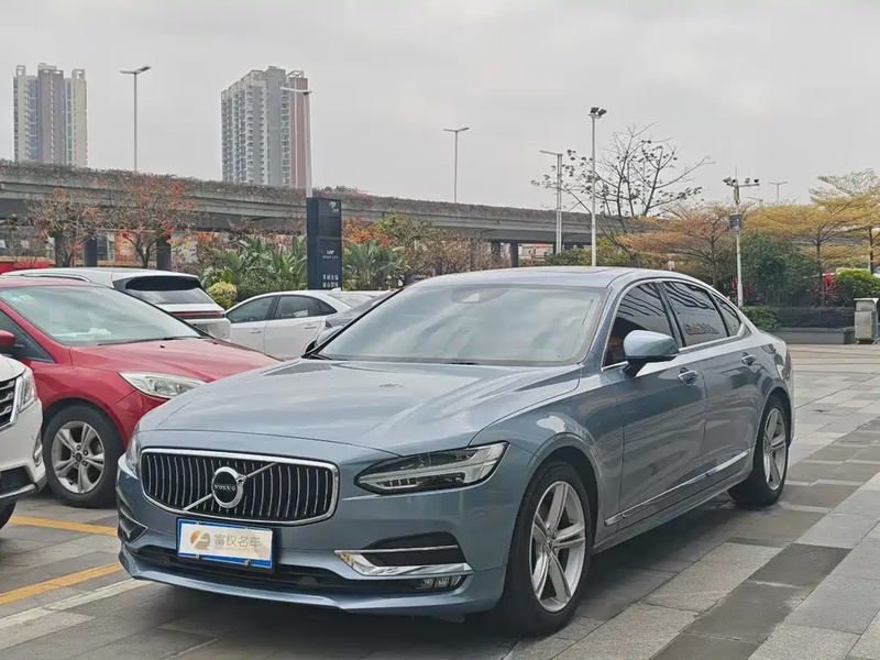 Volvo S90