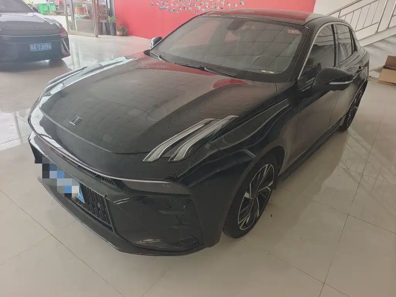 Lynk & Co 03