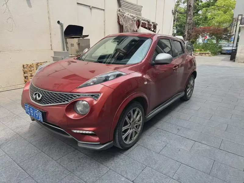 Infiniti ESQ