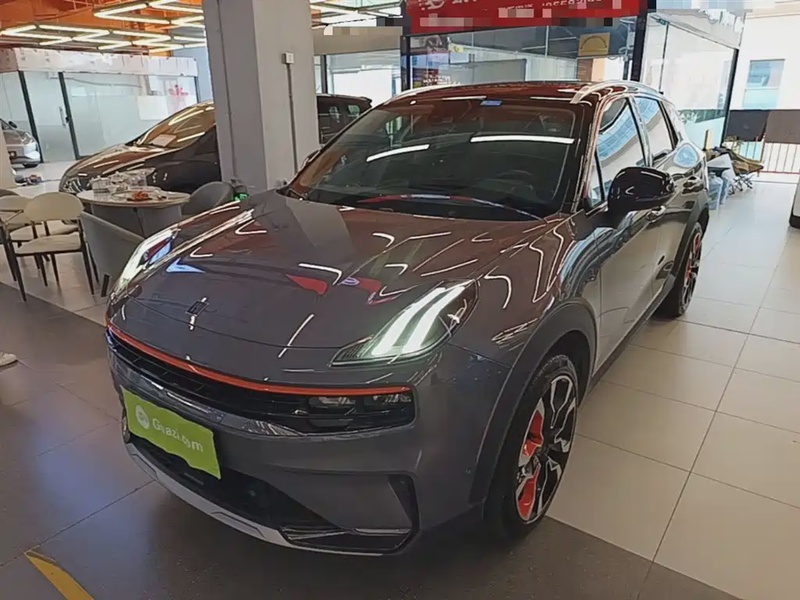 Lynk & Co 06