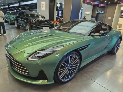 Aston Martin DB12 2024