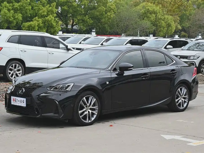 Lexus IS