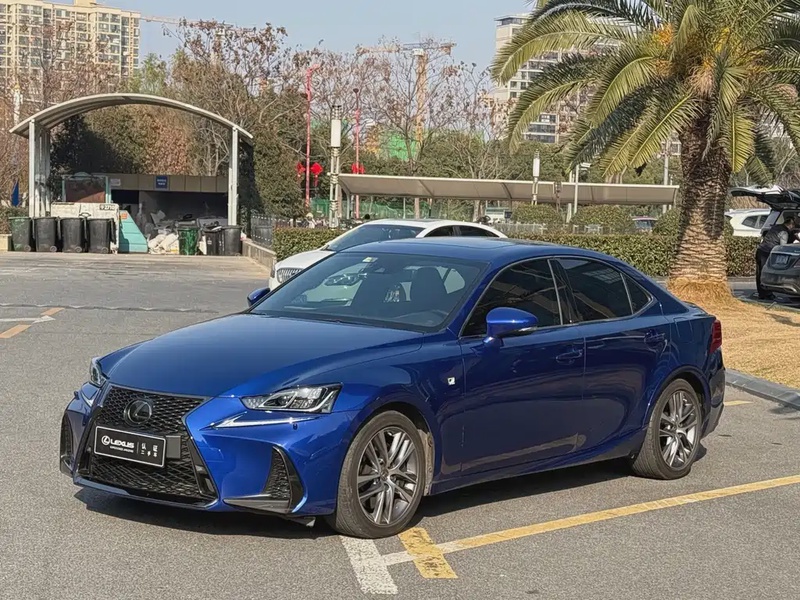 Lexus IS