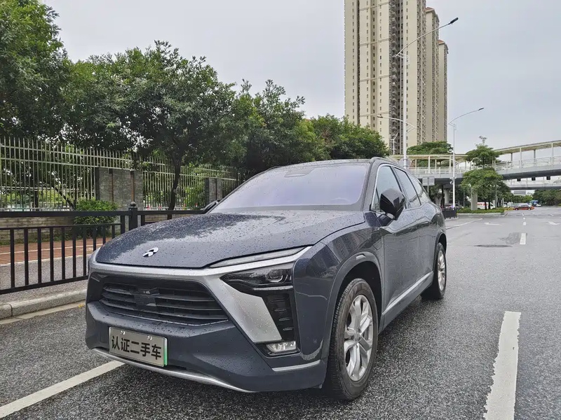 NIO ES8