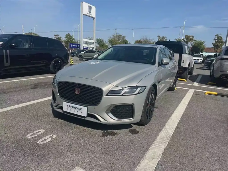 Jaguar XF