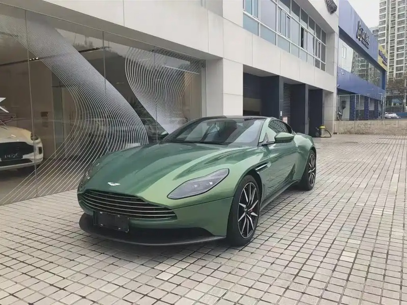 Aston Martin DB11