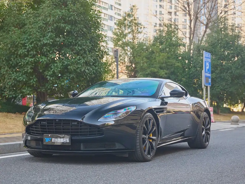 Aston Martin DB11