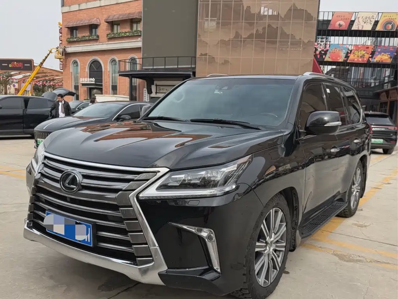 Lexus LX
