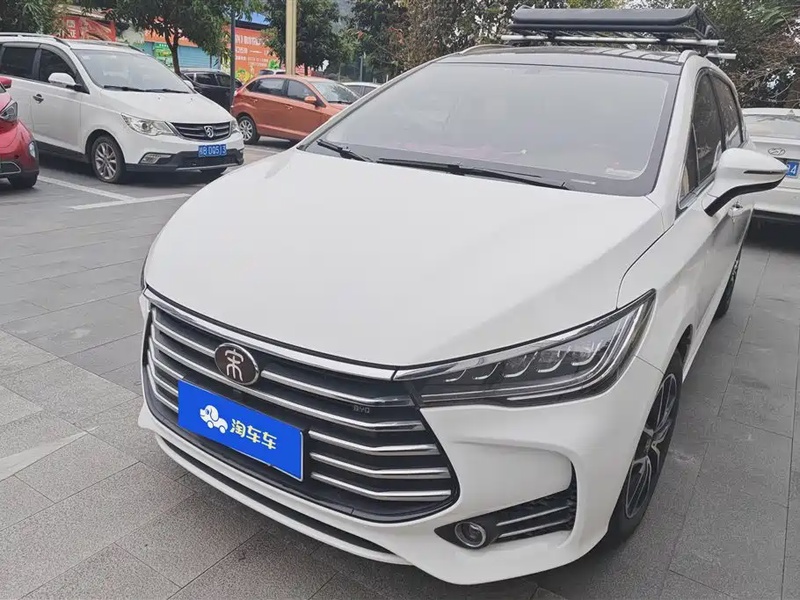 BYD MAX