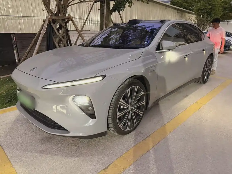 NIO ET7