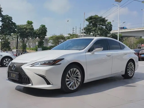 Lexus ES 2020