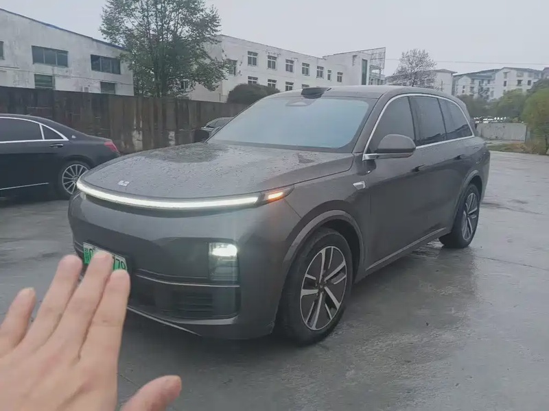 Li Auto L8