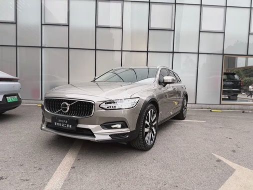 Volvo V90 2023