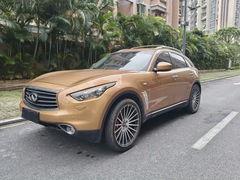 Infiniti QX70