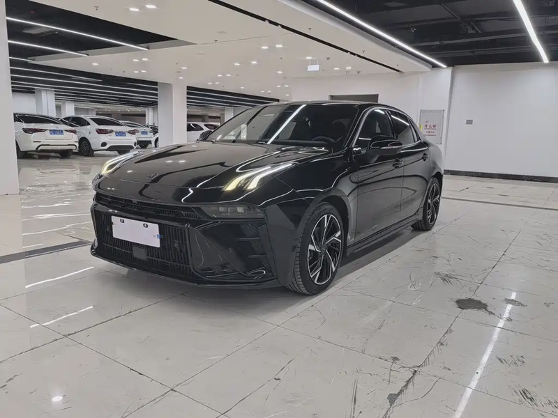 Lynk & Co 03