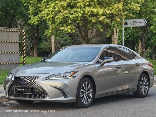 Lexus ES 2020