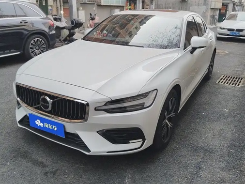 Volvo S60 2025