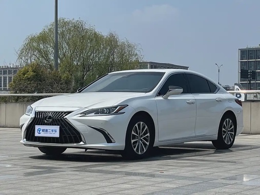 Lexus ES 2023