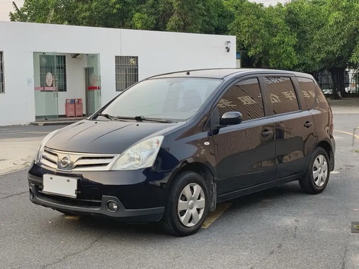 Nissan Livina 2012