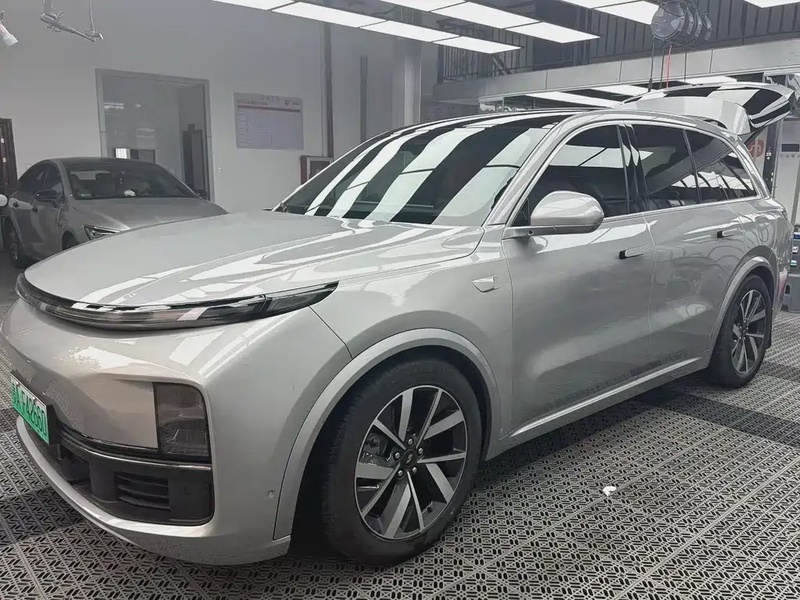 Li Auto L8