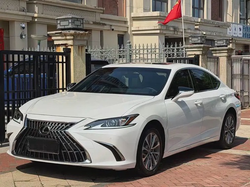 Lexus ES 2022